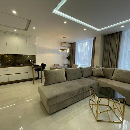 Apartments Vip Avalon Leópolis Exterior foto