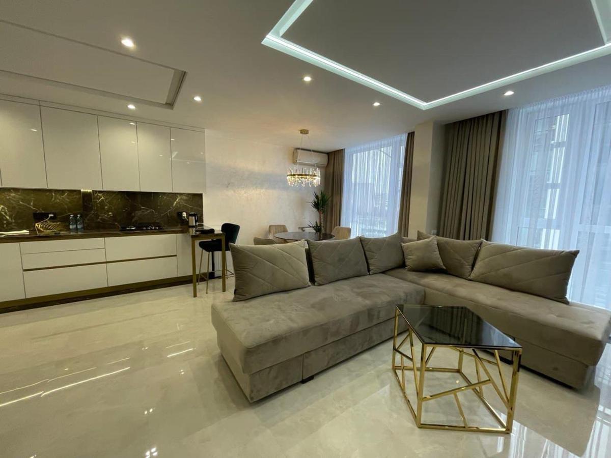 Apartments Vip Avalon Leópolis Exterior foto